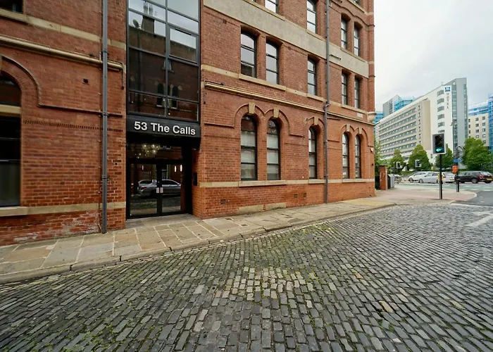 Spacious 2 Bedroom City Centre Apartment