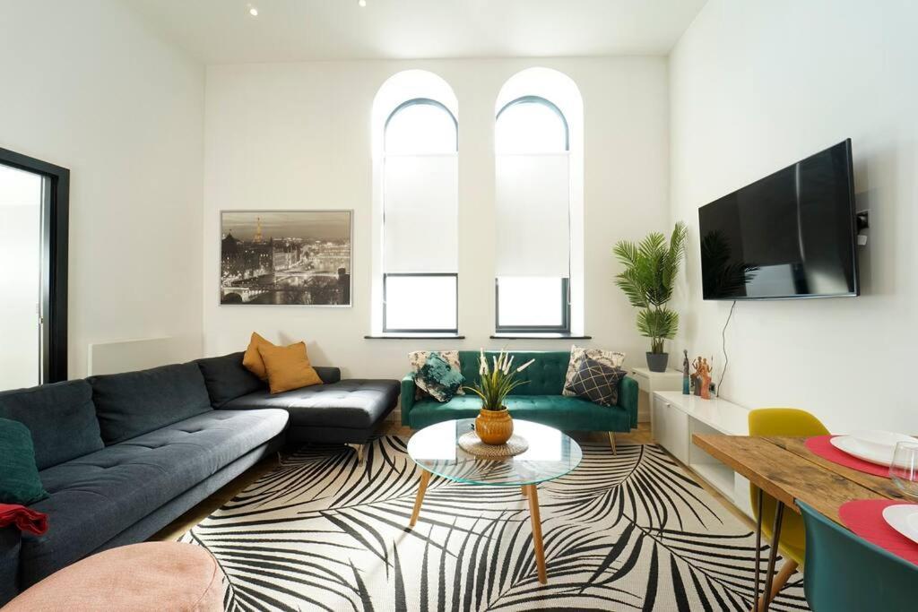 Spacious 2 Bedroom Centre
